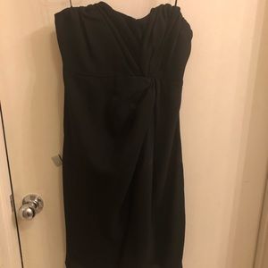 Little mini black dress.